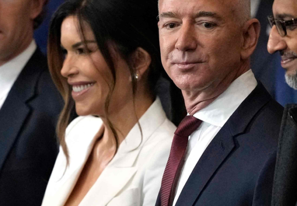 Jeff Bezos und seine Verlobte Lauren Sanchez bei der Amtseinführung von Donald Trump