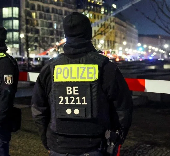 Polizei-Berlin-Messer-APA